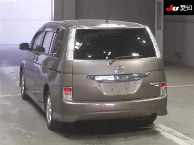 Toyota ISIS  с аукциона в Японии