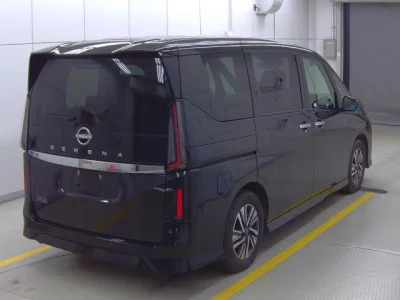 Nissan SERENA  с аукциона в Японии