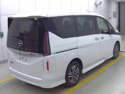 Nissan SERENA  с аукциона в Японии