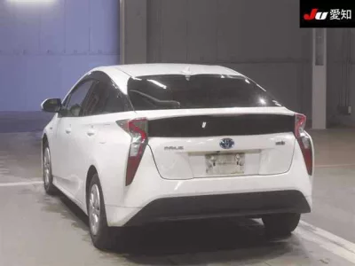Toyota PRIUS  с аукциона в Японии