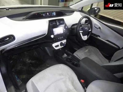 Toyota PRIUS  с аукциона в Японии