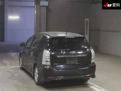 Toyota WISH  с аукциона в Японии