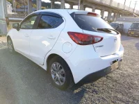 Mazda DEMIO лот № 8756 оценка 3  с аукциона в Японии 4