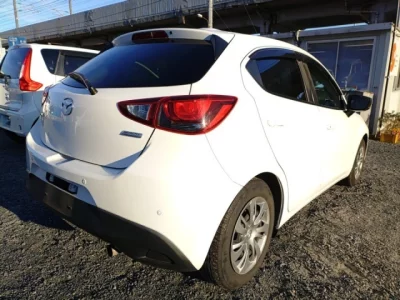 Mazda DEMIO  с аукциона в Японии