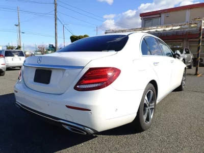 Mercedes-Benz E CLASS  с аукциона в Японии