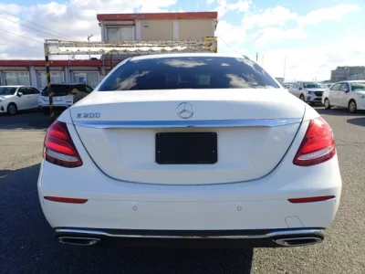 Mercedes-Benz E CLASS  с аукциона в Японии