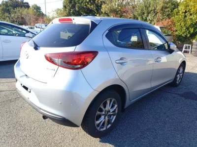 Mazda MAZDA2  с аукциона в Японии