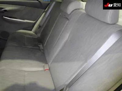 Toyota COROLLA AXIO  с аукциона в Японии