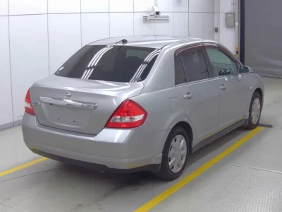 Nissan TIIDA LATIO  с аукциона в Японии