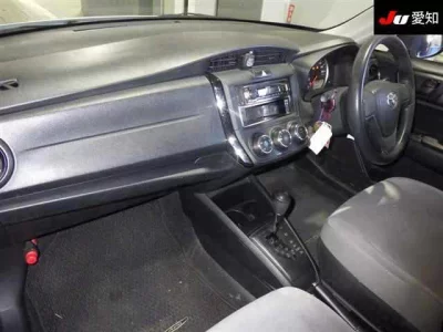 Toyota COROLLA AXIO  с аукциона в Японии