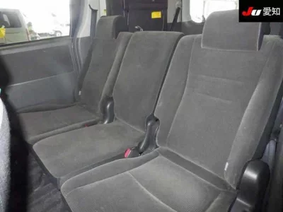 Toyota NOAH  с аукциона в Японии