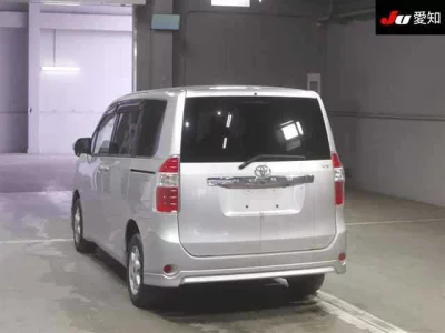 Toyota NOAH  с аукциона в Японии