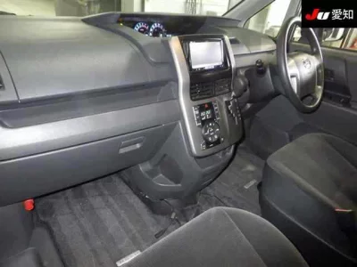 Toyota NOAH  с аукциона в Японии