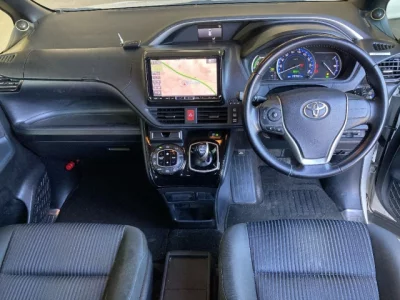 Toyota VOXY  с аукциона в Японии