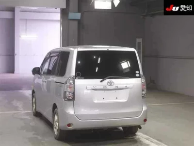Toyota VOXY  с аукциона в Японии