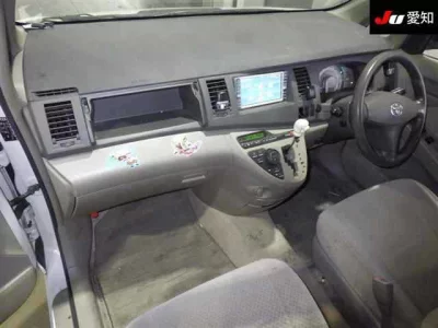 Toyota ISIS  с аукциона в Японии