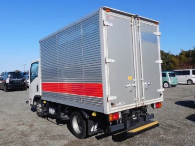 Isuzu ELF  с аукциона в Японии
