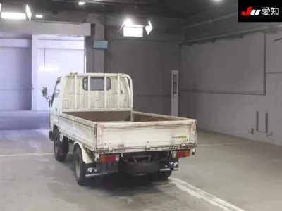 Toyota DYNA  с аукциона в Японии