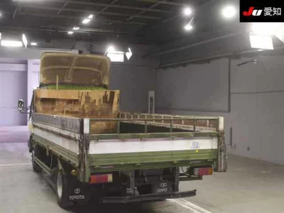 Toyota DYNA  с аукциона в Японии