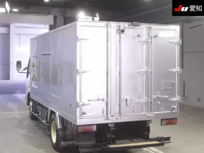 Toyota DYNA  с аукциона в Японии