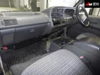 Toyota HIACE VAN лот № 20003 оценка R  с аукциона в Японии 2