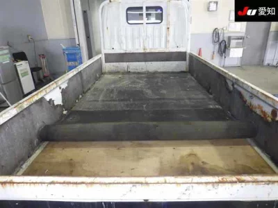 Toyota DYNA  с аукциона в Японии