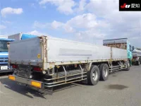 Nissan QUON лот № 8647 оценка 3.5  с аукциона в Японии 1