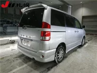Toyota NOAH лот № 27 оценка R  с аукциона в Японии 1