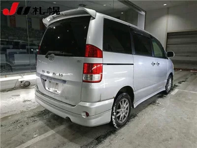 Toyota NOAH  с аукциона в Японии