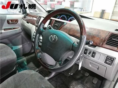 Toyota NOAH  с аукциона в Японии