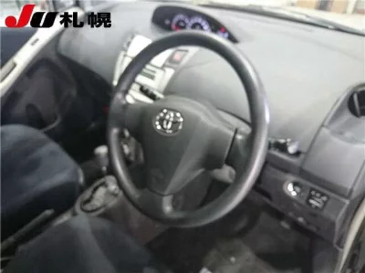Toyota VITZ  с аукциона в Японии