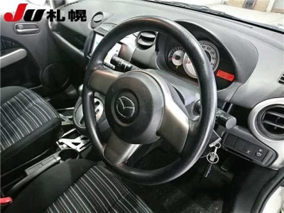 Mazda DEMIO  с аукциона в Японии