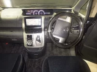 Toyota VOXY лот № 8095 оценка R  с аукциона в Японии 2