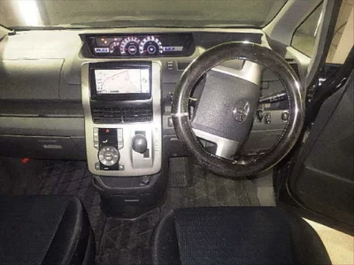 Toyota VOXY  с аукциона в Японии