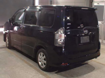 Toyota VOXY  с аукциона в Японии