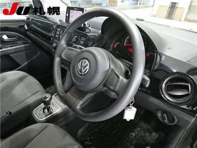 Volkswagen UP  с аукциона в Японии
