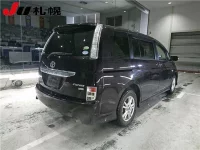 Toyota ISIS лот № 83 оценка R  с аукциона в Японии 1