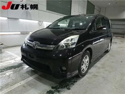 Toyota ISIS  с аукциона в Японии
