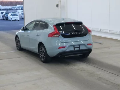 Volvo V40  с аукциона в Японии