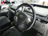 Toyota VOXY лот № 107 оценка R  с аукциона в Японии 2