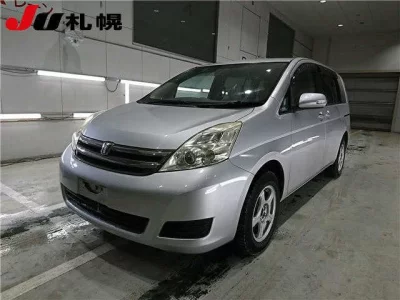 Toyota ISIS  с аукциона в Японии