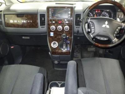 Mitsubishi DELICA D5