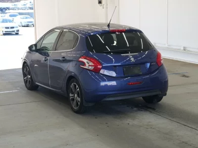 Peugeot 208  с аукциона в Японии
