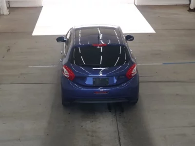 Peugeot 208  с аукциона в Японии