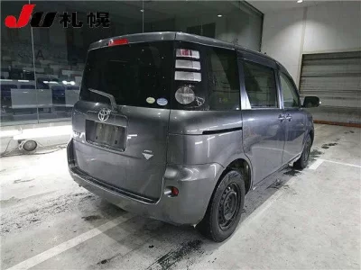 Toyota SIENTA  с аукциона в Японии