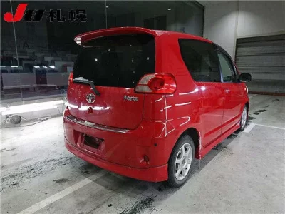 Toyota PORTE  с аукциона в Японии