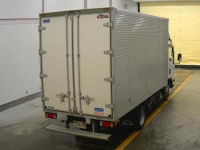 Isuzu ELF  с аукциона в Японии