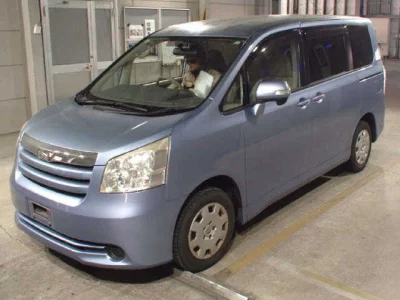 Toyota NOAH  с аукциона в Японии