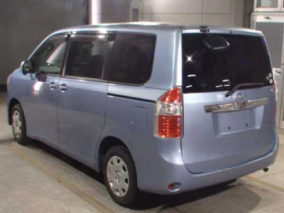 Toyota NOAH  с аукциона в Японии