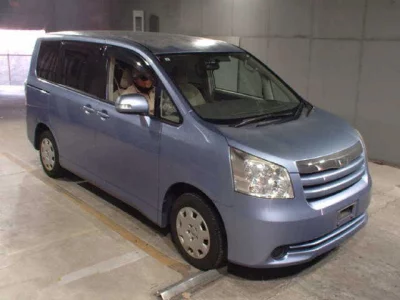 Toyota NOAH  с аукциона в Японии